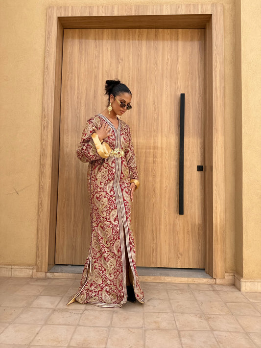 Caftan Oriental Bordeau & Or – Broderies traditionnelles