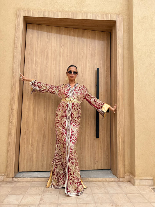 Caftan Oriental Bordeau & Or – Broderies traditionnelles
